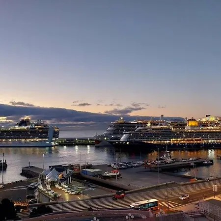 Apartment Vista Pontinha Ac & Harbor View